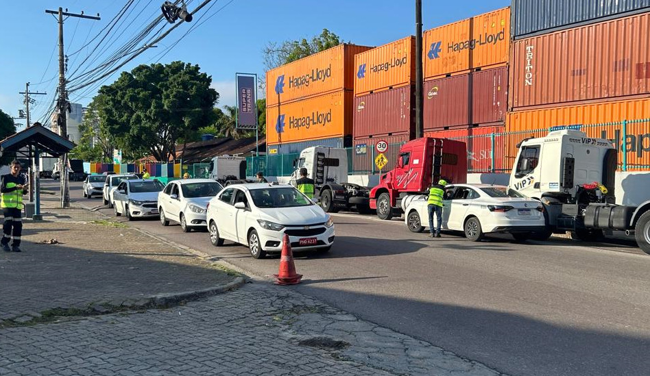 Prefeitura intensifica combate ao transporte clandestino com operação no bairro Colônia Oliveira Machado