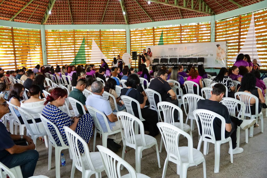 Prefeitura de Manaus promove formação de 60 novos profissionais no curso de Cuidador da Pessoa Idosa